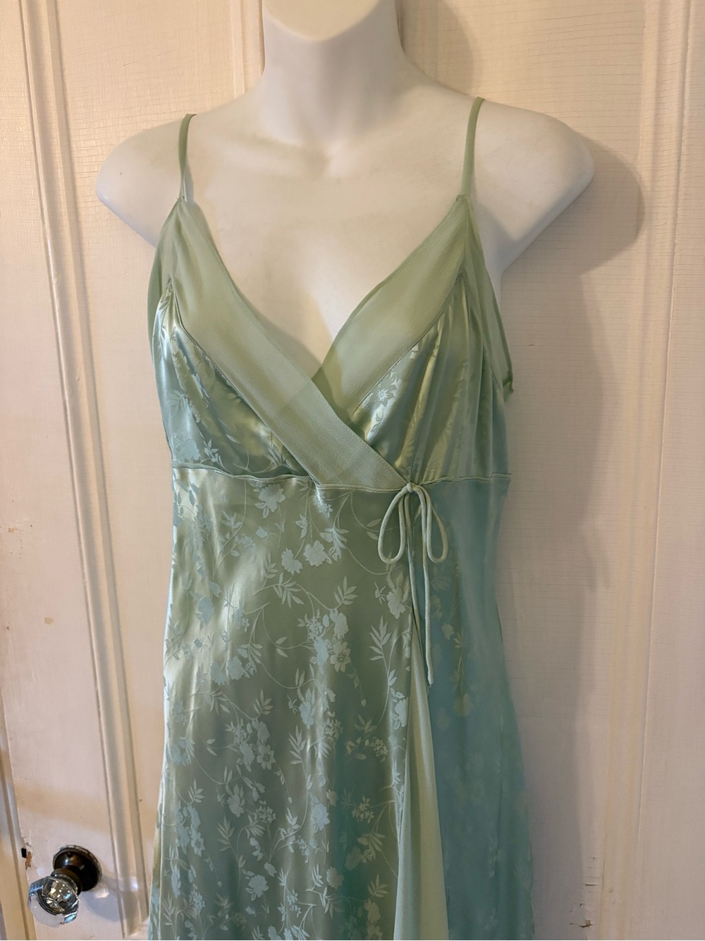 100% Silk bias cut full length nightgown small vintage but like new! - Picture 3 of 10